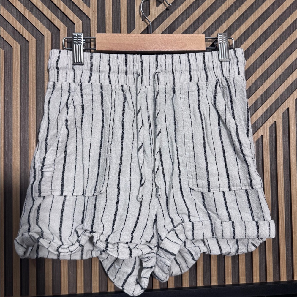 Forever 21 White Shorts with Black Vertical Stripes — High Waist Drawstring